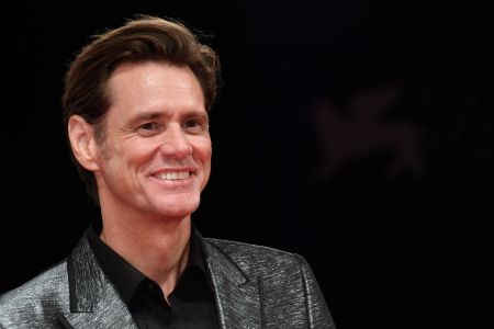 Jim Carrey poses for a picture in front of the cameras.